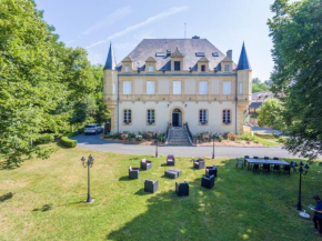Гостиница Château de Puy Robert LASCAUX  Монтиньяк